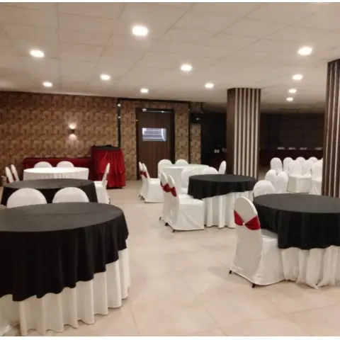 Round tables rent in 