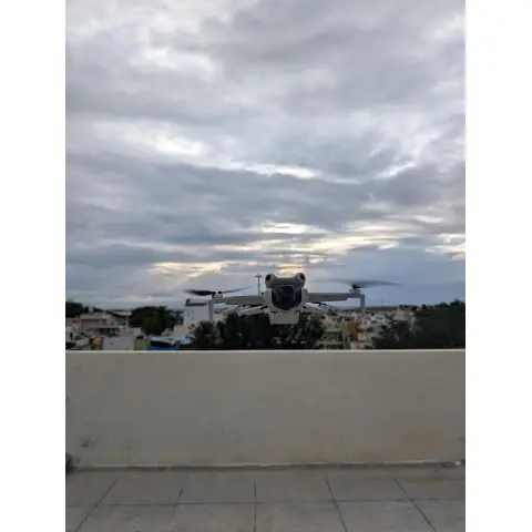 DJI Mini 4 Pro Fly More Combo With or Without Drone Pilot rent in 